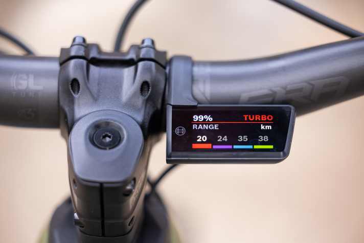 The new Bosch Purion 400 display sits compactly behind the handlebars and provides a wealth of information. Easy to read!