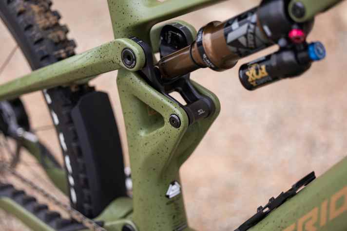 The shock linkage is completely new. This also sets the bike apart from the other Merida e-MTBs in terms of looks.