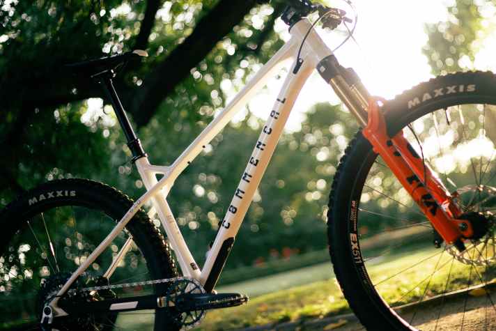 The revised aluminium frame has two mounts for bottles or accessories - a Fidlock holder is already integrated.