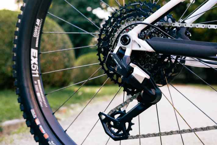 Thanks to the UDH derailleur hanger, the Commencal can also be ridden with the new Sram transmission drivetrains.