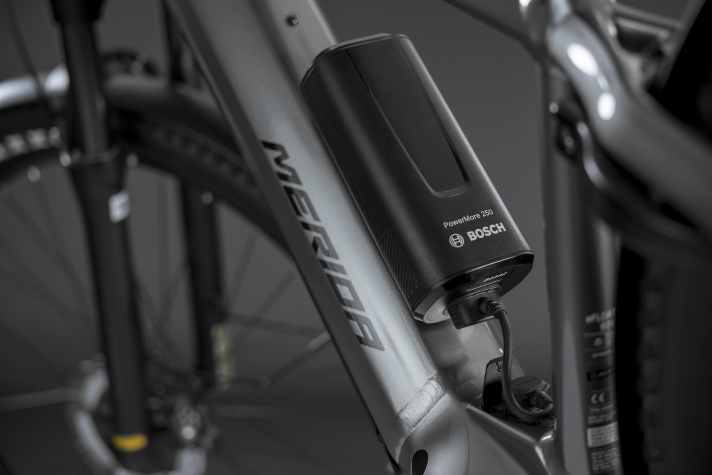 Das eFloat CC ist optional mit 600 Wh oder 800 Wh Akku erhältlich. Wer auf Nummer sicher fahren will, bekommt auch den Bosch PowerMore Range Extender mit 250 Extra-Wh dazu