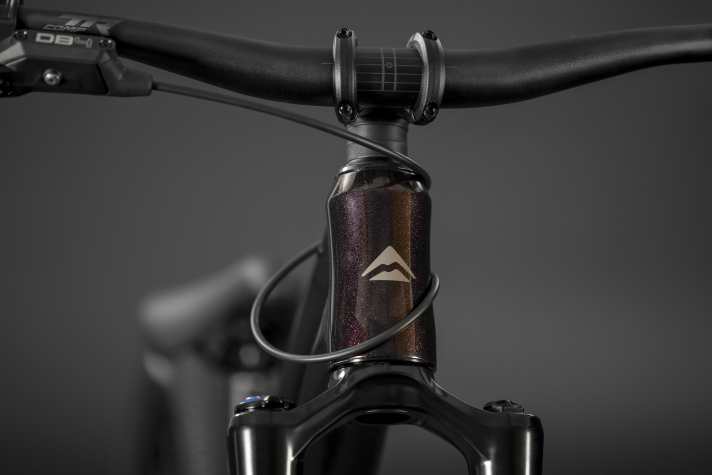 There is an optional gyro for wild bar spin action.