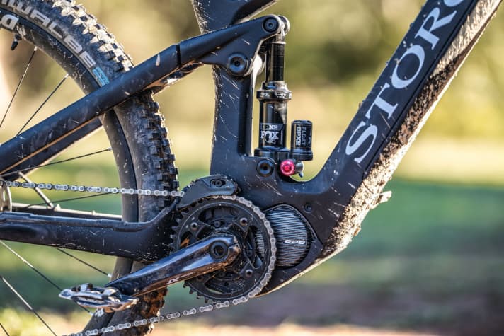 The large 38 mm chainring does not fit on an E-MTB with a small battery. Saving energy is therefore not possible on steep climbs.