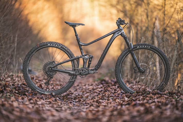 Im BIKE-Test konnte das Giant Trance X2 trotz schwacher Ausstattung als günstiges Fully überzeugen.