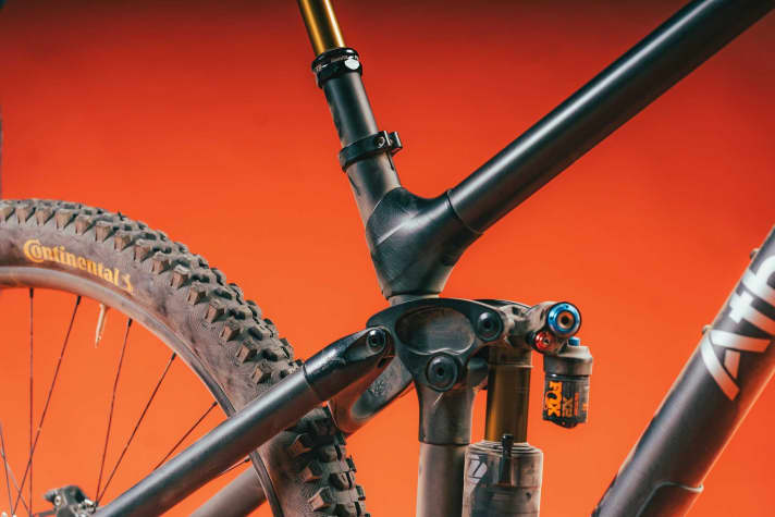 Eye-catchers: round tubes and lugs. Refreshingly different according to some, old-fashioned according to others - the look of the Atherton bikes is polarising.