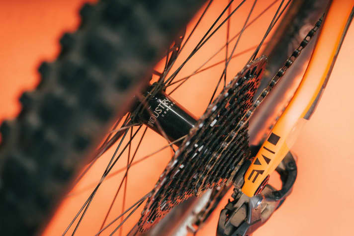 The Industry Nine hub not only generates a lot of noise, but also comes in the wide Super Boost standard.