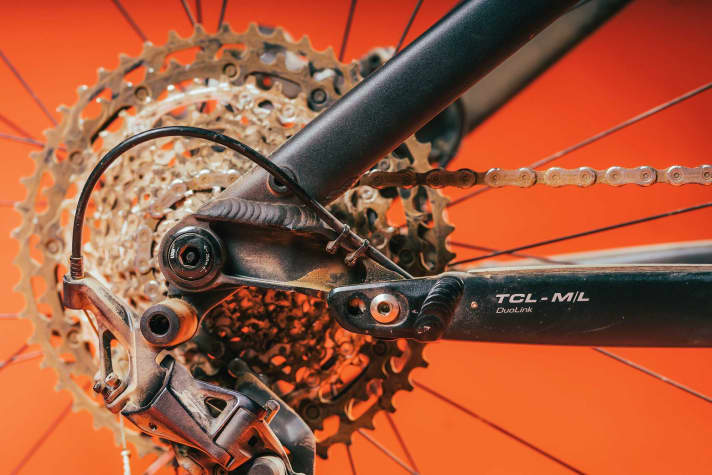 Thanks to variable chainstays, the 303 can also be ridden with a 29-inch rear wheel for a smoother ride.