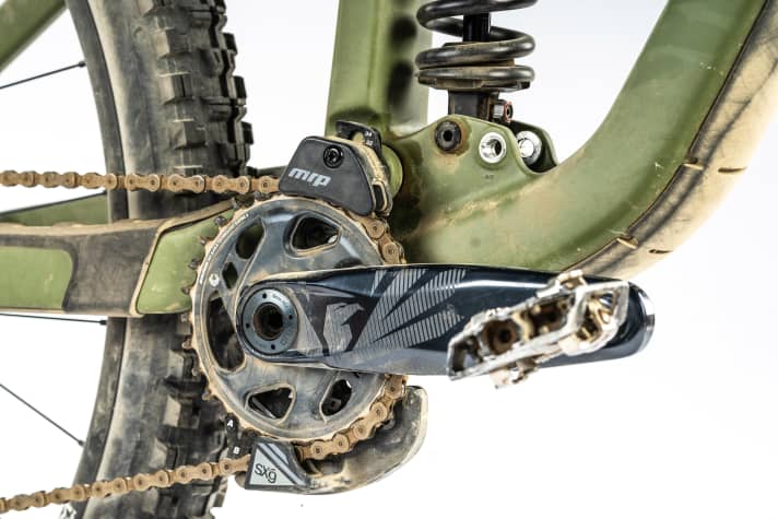 Cube verbaute als einziger Hersteller im Testfeld einen Stahlfederdämpfer. Der polarisierte unter den Testfahrern. Für Luftdämpfer gibt’s eine gesonderte Aufnahme.