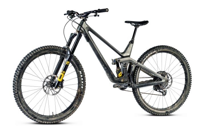With Öhlins suspension and Sram X01-Eagle, the equipment is classy.