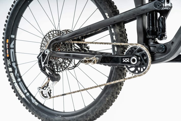 The Tyee is agile, lively and has a lot of fun potential. Shorter chainstays would support the playful character of the bike and make manuals easier.