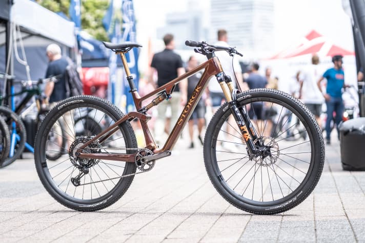 Trotz 120 Millimetern Federweg bleibt das Storck Adrenalin.2 schön schlank und wiegt 11,4 Kilo.