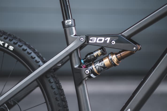 While the fork has 150 millimetres of travel, the rear triangle of the new Liteville 301CL Mk1 Carbon offers "only" 130 millimetres of travel.
