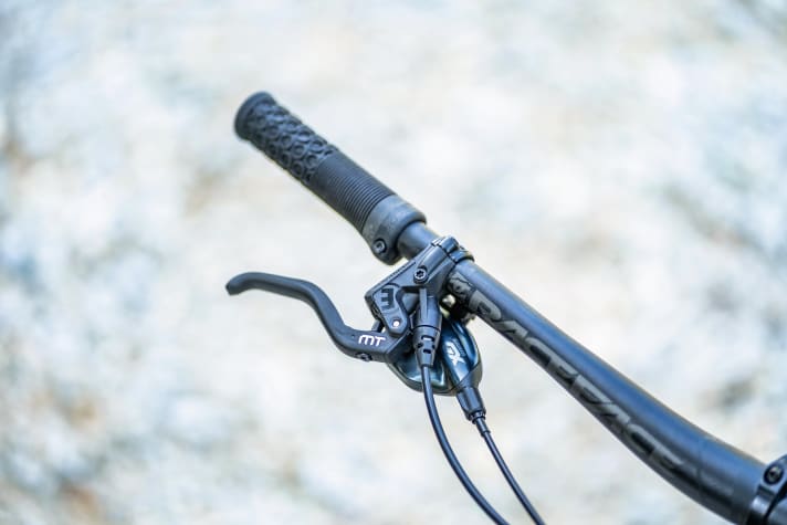 Die Magura-Bremse mit wenig ergonomischem, langem Hebel brauchte etwas Zeit, um die volle Power zu entwickeln.