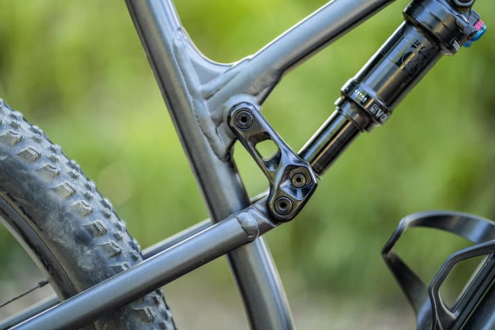 The Ride 4 system allows four different geometry options. We mainly rode the Element in the flattest setting.