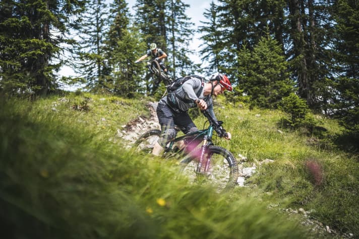 The weights of the bikes are between 22.76 (Santa Cruz) and 24.97 kilos (Flyer). At 24.43 kilos, the Moustache (photo) is one of the heavier models. Not unusual for a bike with a Bosch drive.