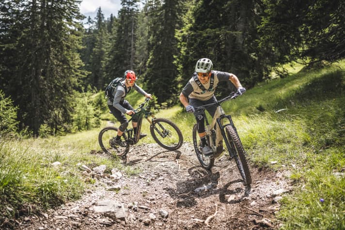 Uphill, the Simplon is not so easy to beat. Even the strong climbing Moustache with its long chainstays comes out on top.