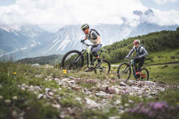 High-end bikes among themselves: The Heckler doesn't need to hide from the Instinct Powerplay from Rocky Mountain. However, the street price is currently significantly lower.