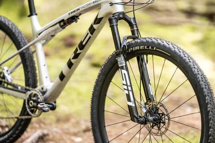 At the front of the new Trek Supercaliber Generation 2, the Rockshox Sid SL fork provides 110 millimetres of travel.