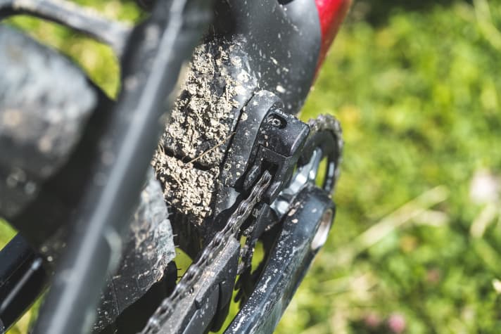 Zu den vielen Details des Canyon Neuron gehört auch eine ästhetisch integrierte Kettenführung.