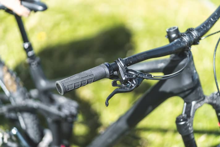 Um das Cube Stereo One44 C:62 Pro in schnellen Abfahrten ausreichend zu verzögern müssen Trailbiker schon ordentlich an den Kunststoff-Hebeln der Magura MT Thirty ziehen.