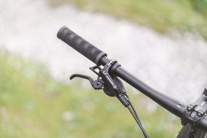 Mit gutem Ein-Finger-Bremshebel bietet die gruppenlose Shimano-Bremse eine solide Leistung.