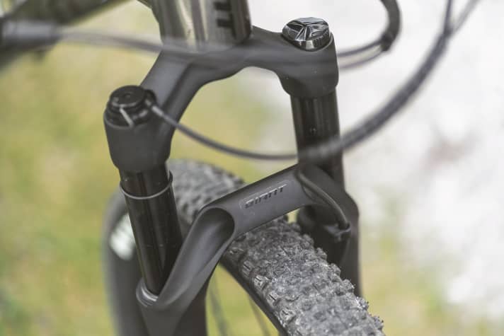 Durch die unterdämpfte Federgabel lässt das günstige Giant Hardtail leider viele Punkte liegen.