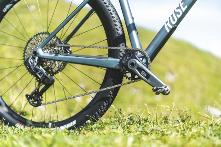 The Rose PDQ 2 comes with a Sram GX Eagle AXS Transmission drivetrain with the latest wireless technology.
