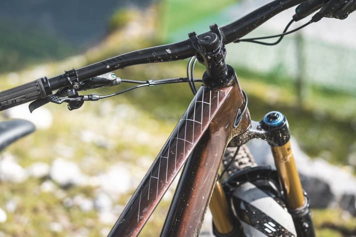 Extra für den Scor Rahmen gibt es stylische Rahmenschutzfolien, um das Enduro optisch weiter zu individualisieren.