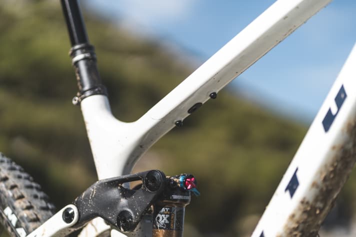 Accessories or a second bottle cage can be attached to the two mounting points under the top tube.