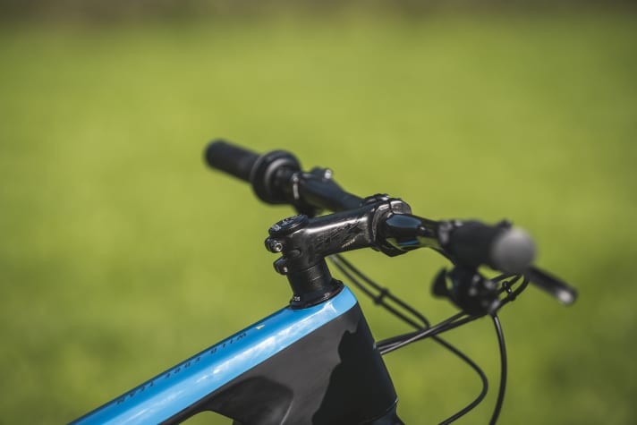 Even the stem on the Bulls Wild Edge Team is made of lightweight carbon.