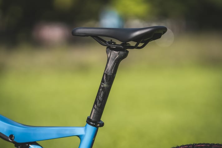 The rigid carbon seatpost on the Bulls Wild Edge Team saves weight, but cross-country racers will want a retractable model for demanding descents.