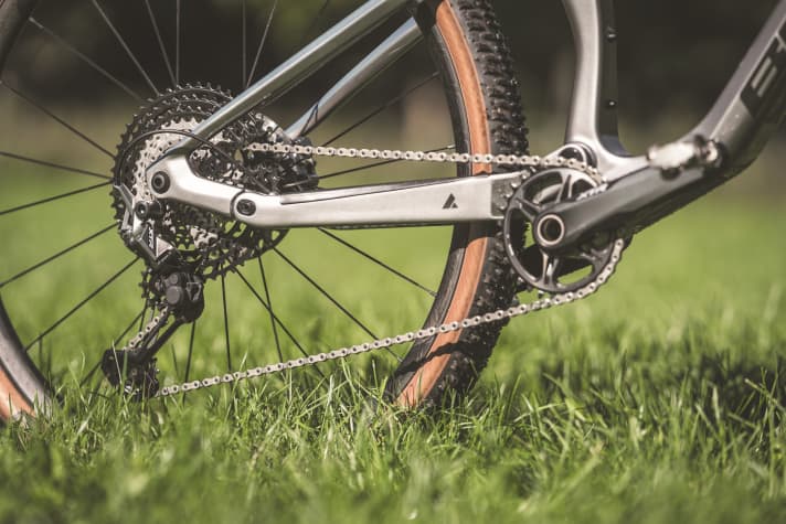 In the team version of the Wild Edge, Bulls brings only the best to the bike. The wear parts are not spared either: even the chain and cassette are from the Shimano XTR series.