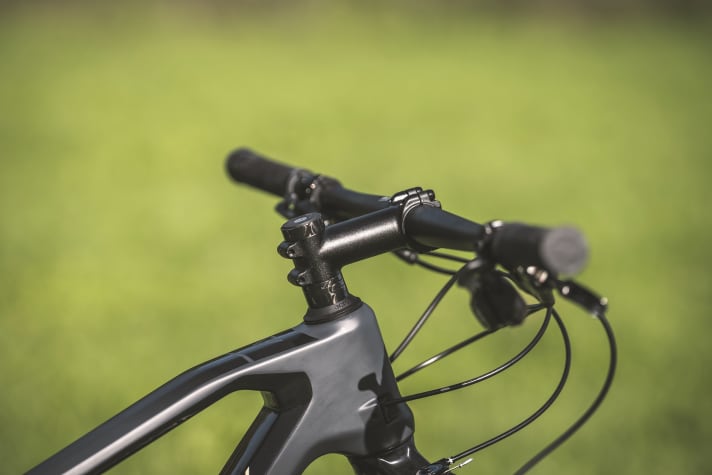 Be careful when choosing the size: The Conway RLC FS not only has a long stem (100 mm), but also a long seat tube and top tube.