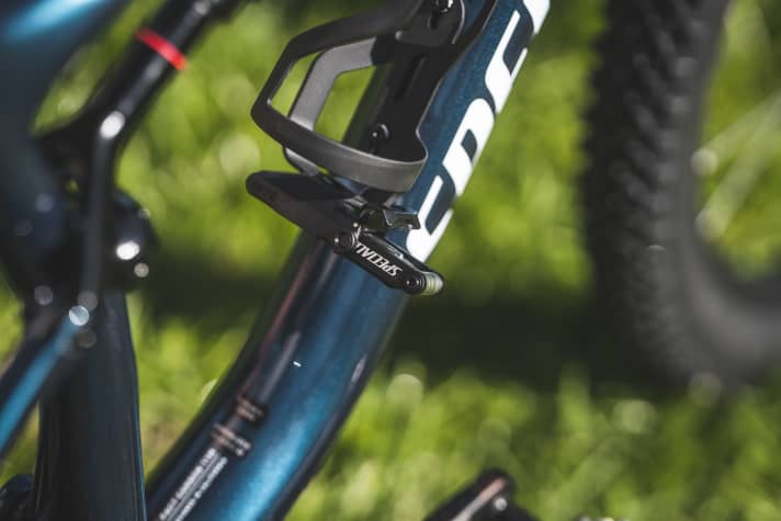 Included with the Specialized Epic Comp: the bottle cage with integrated SWAT multitool.