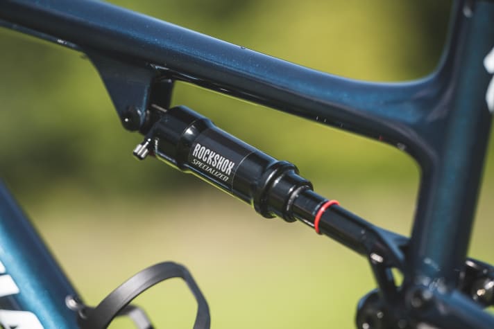 Even with the Brain system switched off, the rear suspension of the Specialized race bike works extremely efficiently.