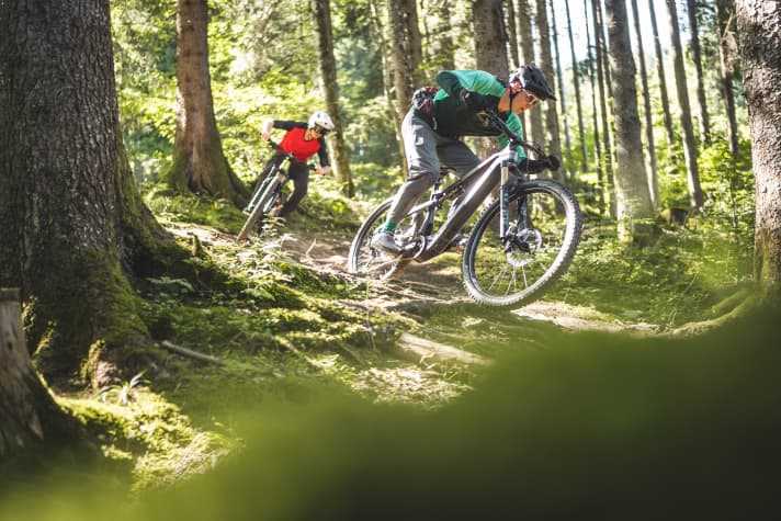 Im Wurzel-Tango Vollgas geben? Die robuste Ausstattung macht das locker mit.