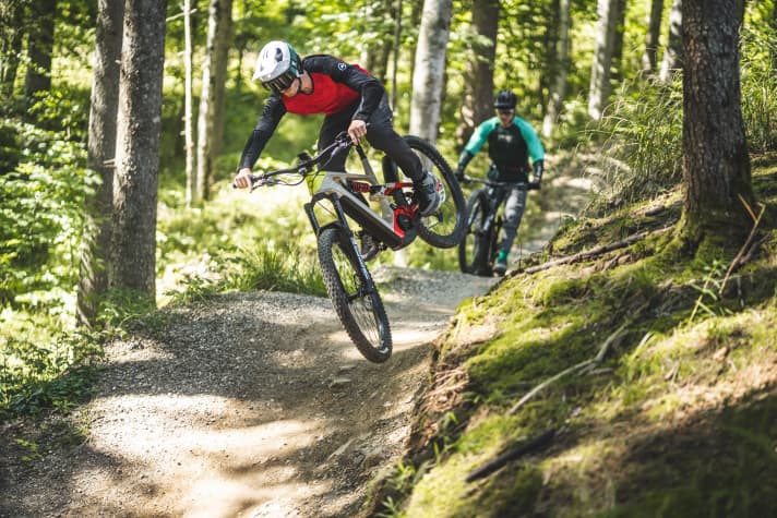 The Moterra LT willingly takes flight as long as there is enough momentum and a clear take-off. However, it does not feel lively and agile.