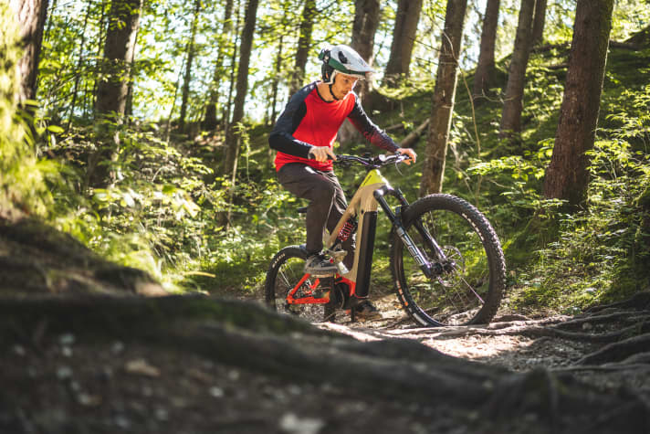 A confident climber: the Cannondale Moterra Neo LT Carbon 1 with Bosch Performance CX.
