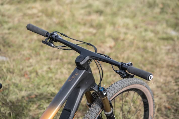 The new Canyon CFR Trail cockpit is visually pleasing.