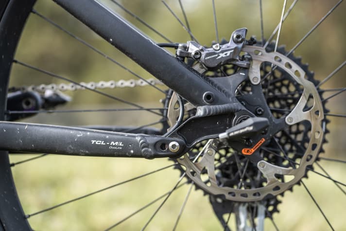 The Liteville 303 MK1 can also be ridden with a 27.5-inch rear wheel by converting to an additional bore.