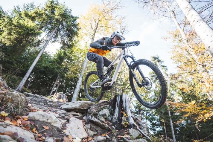 Remains confident and fun, even when things get wild: the Specialized Levo SL Expert.