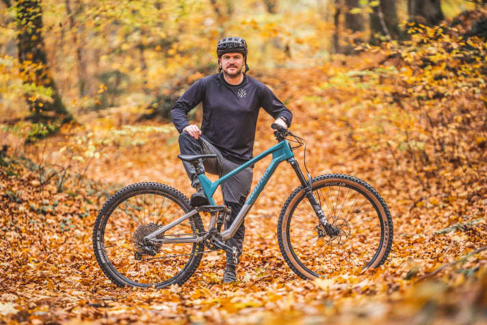 Sergej Harsch, BIKE-Tester: Größe: 173 Zentimeter, Alter: 32 Jahre. Gewicht: 77 Kilo. Fahrertyp: Enduro. Lieblingsreviere: Bikeparks und Enduro-Touren mit Liftunterstützung.