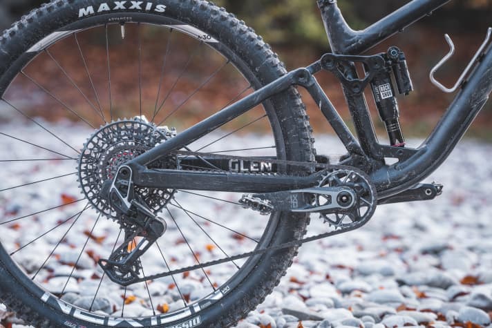 Es muss schon ordentlich scheppern, bis der Dämpfer den kompletten Hub freigibt.