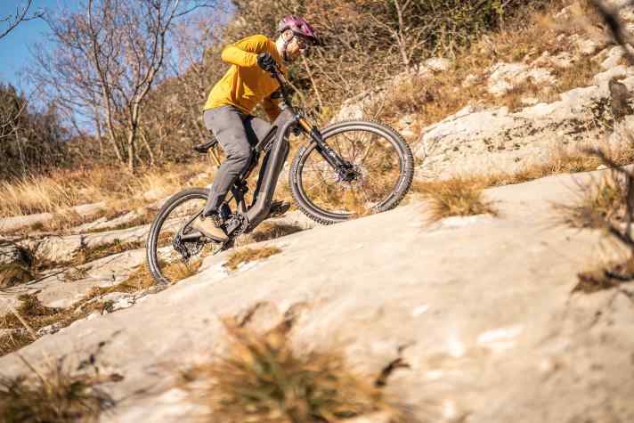 With its high torque, the Ride 60 can also tackle trickier climbs. However, there are more sensitive motors.