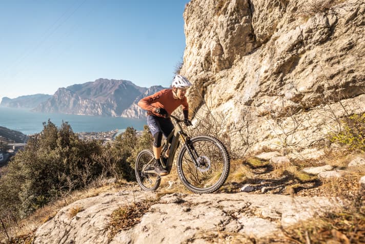 Dank sportlicher Geo macht das One44 auch im Uphill eine gute Figur. Nur etwas mehr Motor-Drehmoment bei niedrigen Kadenzen wäre manchmal schön.