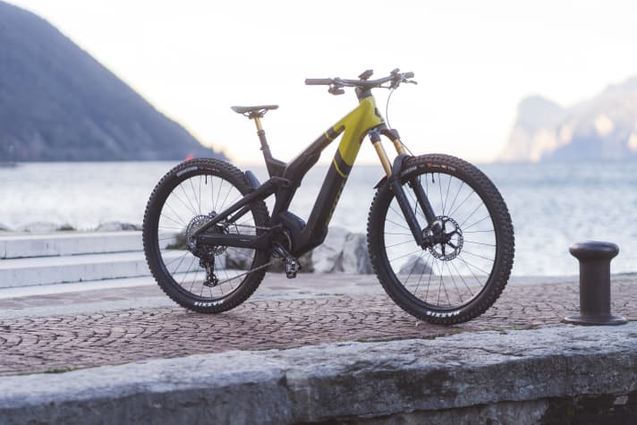 The Scott Patron ST eRide 900 Tuned offers a lot of integration, Bosch's CX Race motor and strong all-round characteristics. Despite 170 millimetres of travel, it is not a wild E-Enduro.