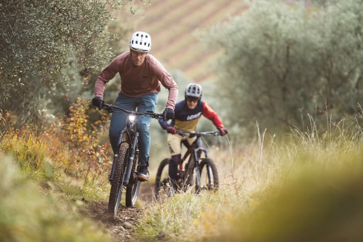 A light comes on! The optional front light is not the only way to keep a clear view in the saddle of the Bulls Sonic Evo AM SL 1, even on difficult uphills.