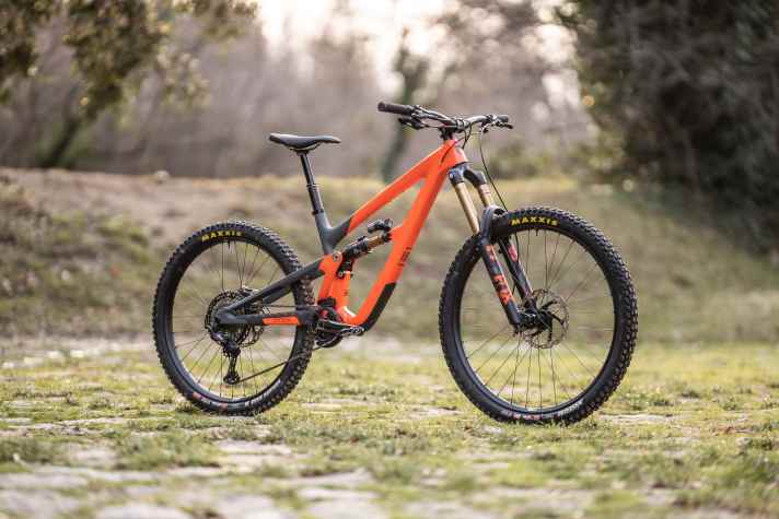 Ibis HD6: 15,3 kg / 180/165 mm / 29/27,5" / 8548 Euro / Carbon