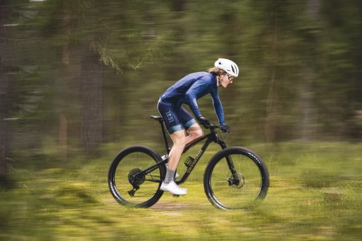 Despite its trail expertise, the new Cannondale Scalpel carbon wants to be faster than its predecessor. Cannondale knows that cross-country races are no longer only won uphill.