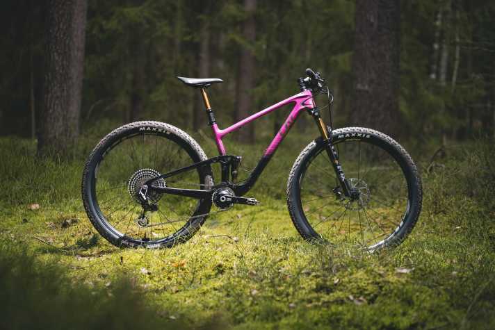 The Liv Pique 2024 is not just an eye-catcher. A competent marathon racer lies dormant in the lightweight fully.